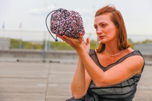 Glitzernde Pailletten-Handtasche in Schwarz-Silber