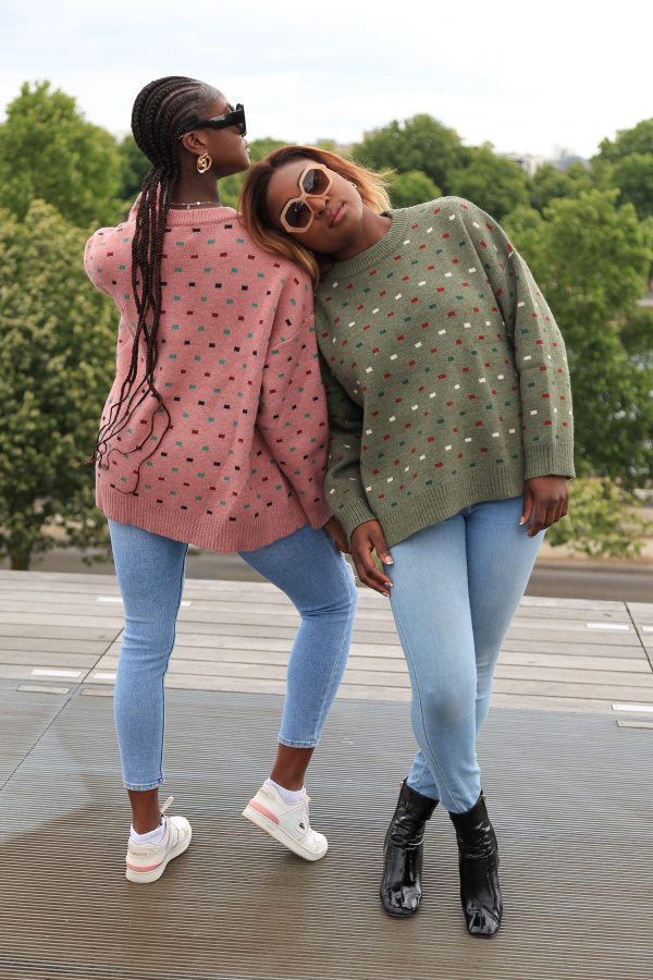 Grüner Oversized-Pullover mit buntem Muster – Bild 10