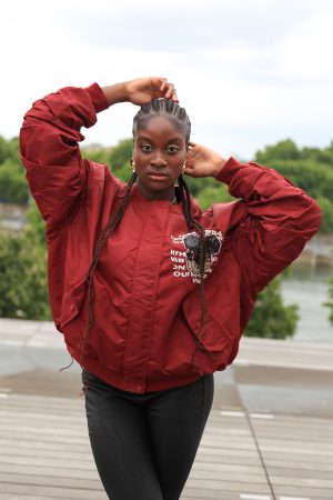 Oversized Bomberjacke – Bordeaux mit Cartoon-Print