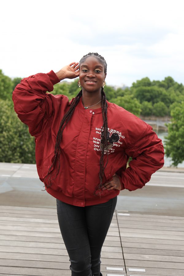 Oversized Bomberjacke – Bordeaux mit Cartoon-Print – Bild 6