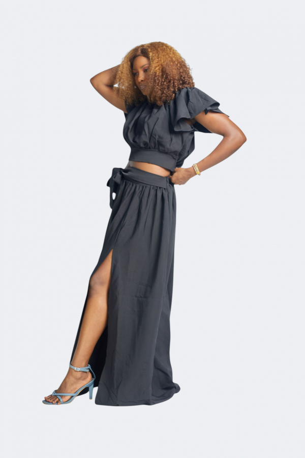 Schwarzes Off-Shoulder Zweiteiler-Set mit Volant-Top & Maxirock mit Schlitz – Sommer & Abendmode - Image 4