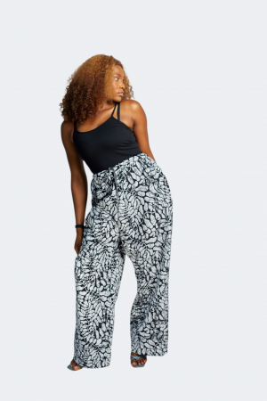 Print-Hose in Schwarz-Weiß mit Naturmuster