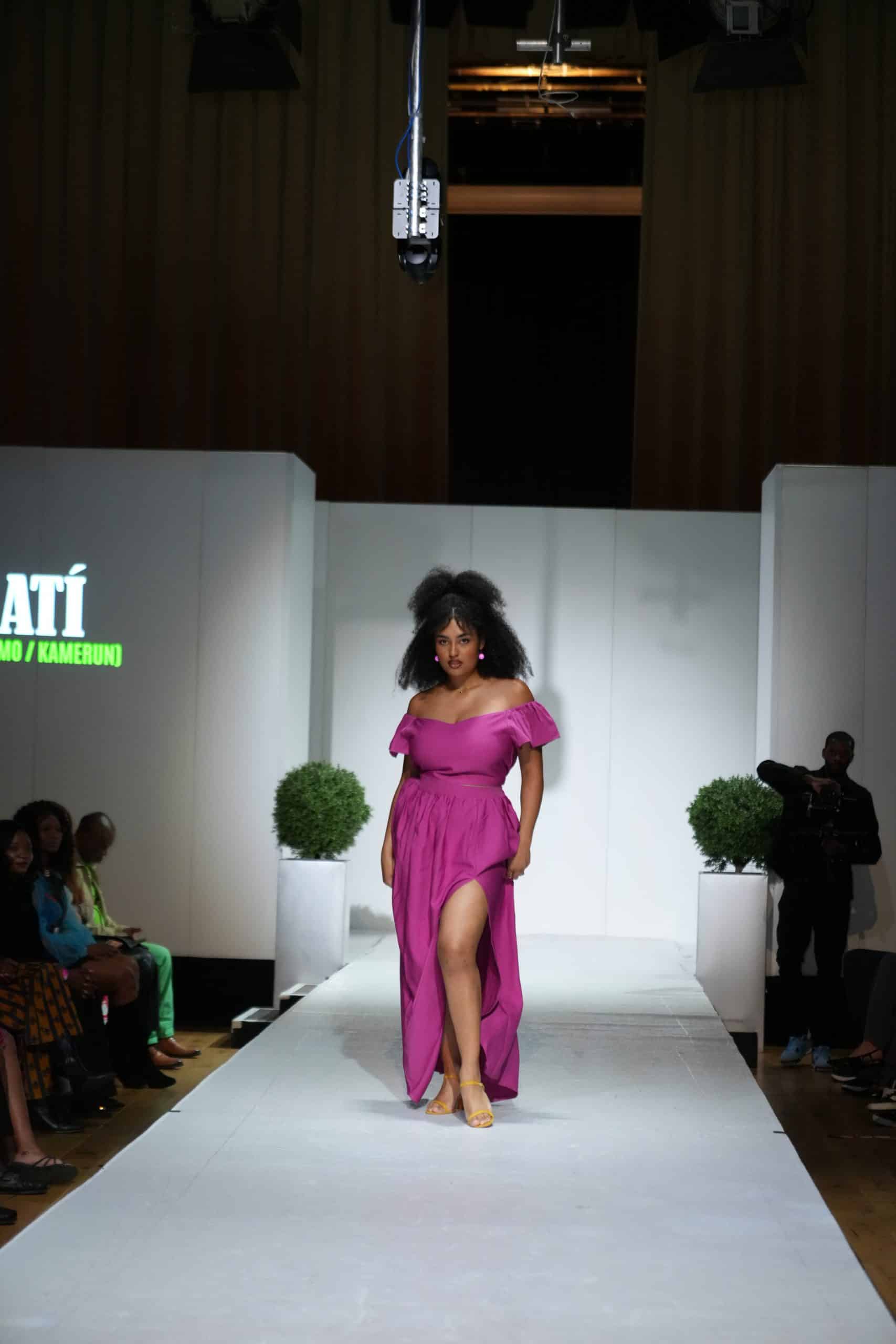 Sikatí Runway Set „Rosá“ – Zweiteiler Off-Shoulder in Rosa-Pink - Image 2