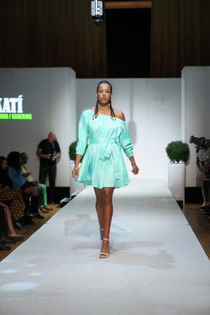 Sikatí „Aqua Breeze Dress“ – One-Shoulder Mini-Dress