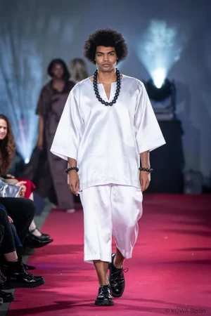 Sikatí “Kumálo” Runway Men’s Set – Satin Look Top & Cropped Trousers