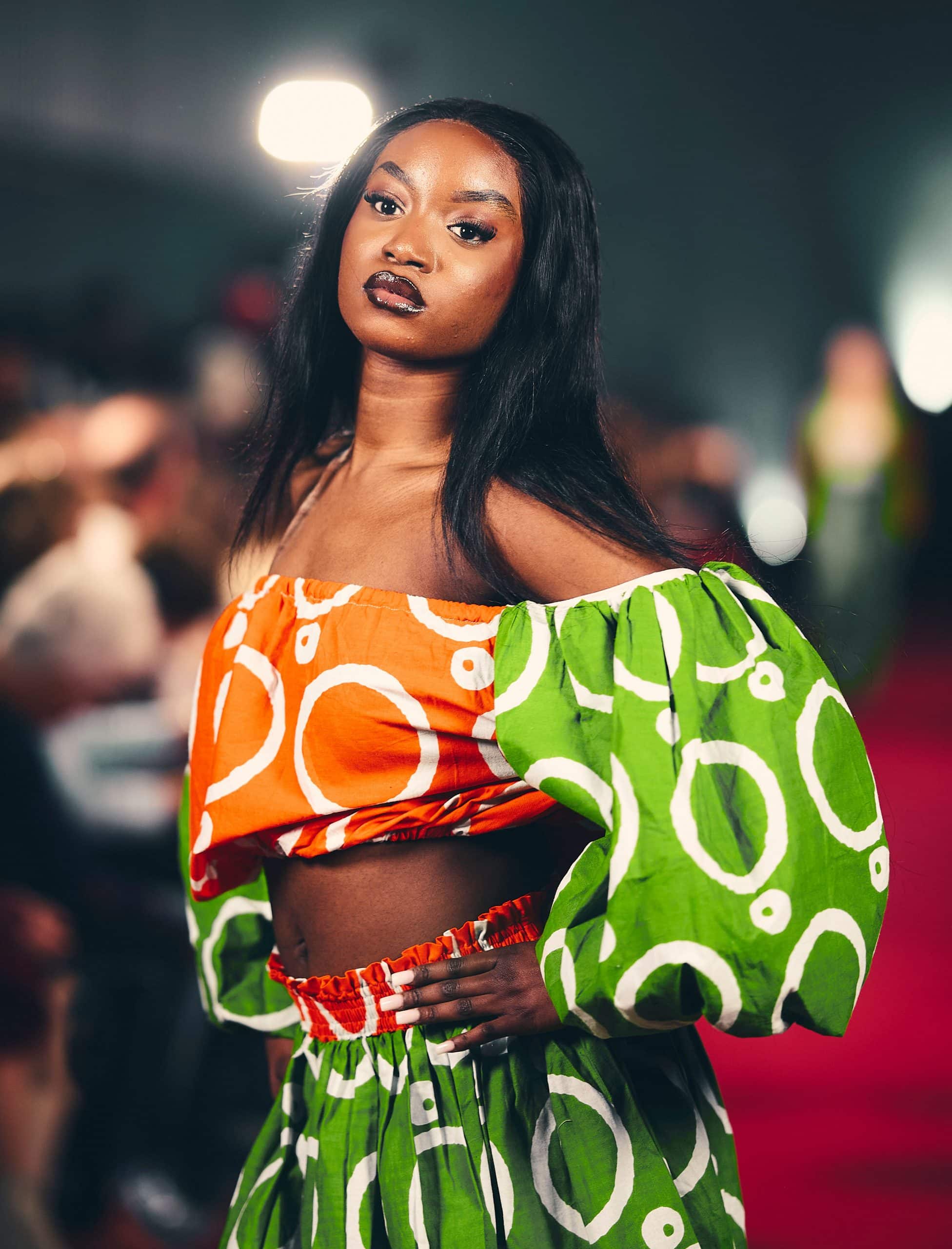 Sikatí “Naleli” Runway Dress – Zweiteiler Off-Shoulder Puff Sleeve - Image 4